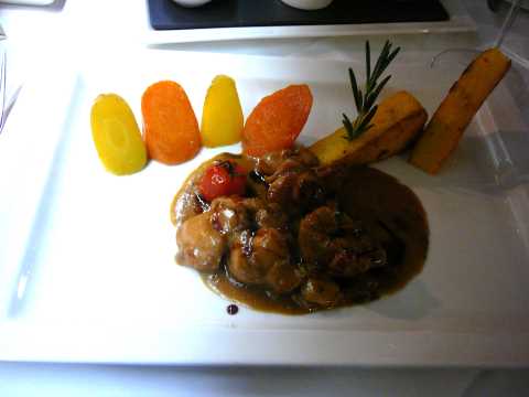 Ragoût de lapin à l’estragon, polenta frite et carottes glacées