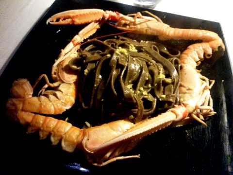 Tagliatelle au café, scampi et gingembre