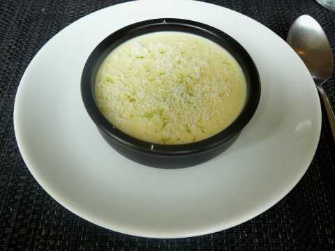 Crémeux au chocolat blanc, râpé noix de coco et citron vert