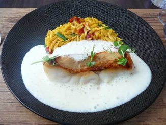 Filet de rascasse, pâtes riso aux légumes verts, espuma citron