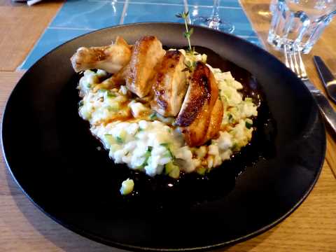 Suprême de poulet, risotto aux courgettes