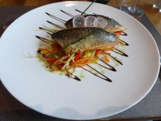 Filet de bar, beurre au sésame, wok de légumes