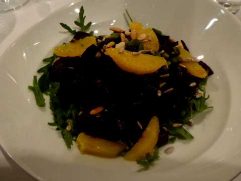 Salade de betteraves et oranges avec des graines