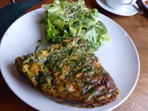 Blackbird Frittata : oeufs, épinards, fromage de chèvre, courgette et tomates séchées