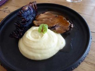 Le boeuf basse-côte en basse température / pomme purée / chou rouge / jus corsé