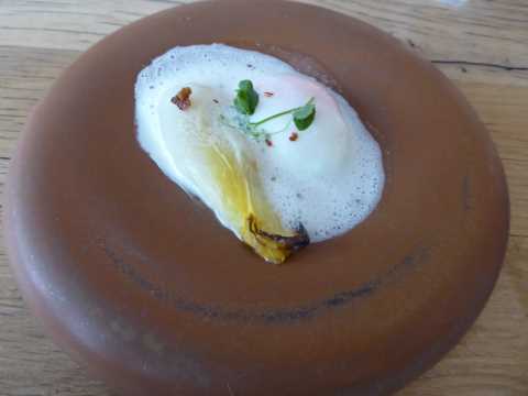 Oeuf 64 degrés / bacon / endive / écume de parmesan