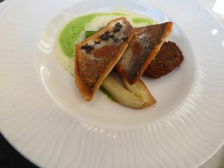 Filet de féra du Léman meunière, émulsion citron persil, épeautre et champignons