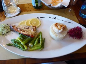 Queue de homard aux asperges et au citron