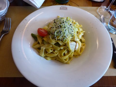 Tagliatelle au saumon et aux asperges