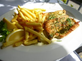 Filets de brochet meunière, huile d'olive et herbes