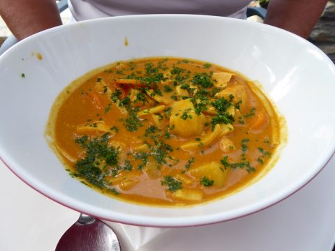 Curry de volaille façon thaï, carotte, grenaille, bambou et riz