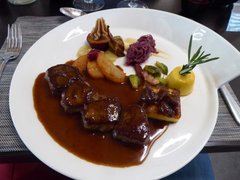 Restaurant l'Etape, Saxon Noisettes de chevreuil, sauce Grand Veneur au génépi Anniviers