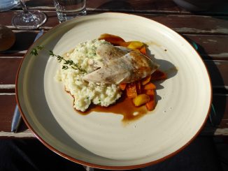 Poitrine de poulet fourrée à la mozzarella, risotto