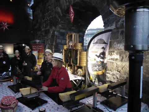 Chasselas et fromage à raclette de Neuchâtel