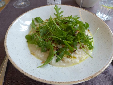 Risotto au vacherin fribourgeois, noix, roquettes