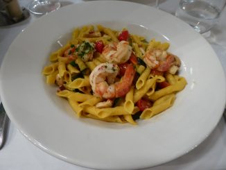 Garganelli freschi con code di gamberino, polpo, datterini e zuchine