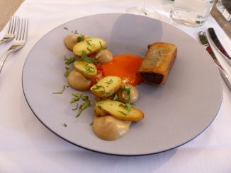 Croustillant de boeuf, pommes de terre rattes, piquillos