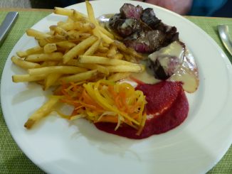 Onglet de boeuf, sauce au bleu, frites