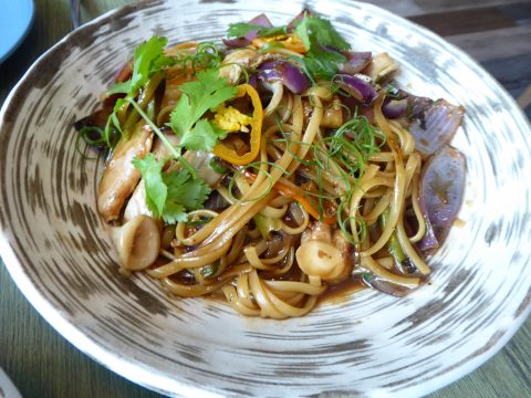 Tallarin saltado Nikkei