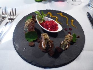 Terrine de chasse (cerf / chevreuil / faisan), chutney de fruits du jardin, pumpernickel