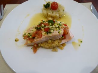 Saumon poêlé, sauce vierge, fenouil à l’orange, lentilles corail