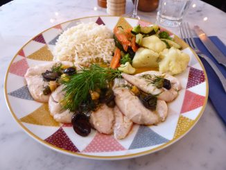 Filets de rouget, sauce vierge, légumes, riz