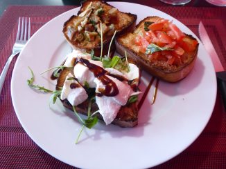 Trio de bruschettas (mozzarella, bolets, tomates)