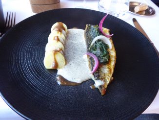 Merlu, espuma de céleri, pommes de terre