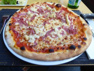 Pizza Princesse : tomate, mozzarella, origan, jambon et asperges