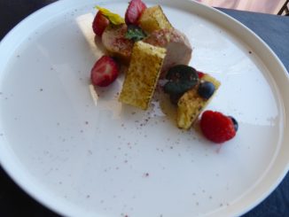 Foie gras mi-cuit au poivre Timut, fruits rouges en texture