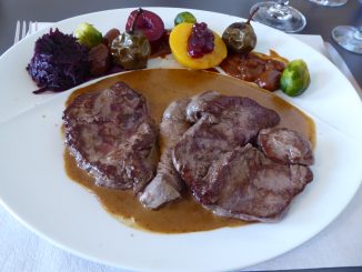 Médaillons de chevreuil, sauce Grand Veneur