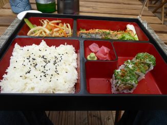 Bento du jour : saumon misosaky, légumes sautés, midori uramaki, riz