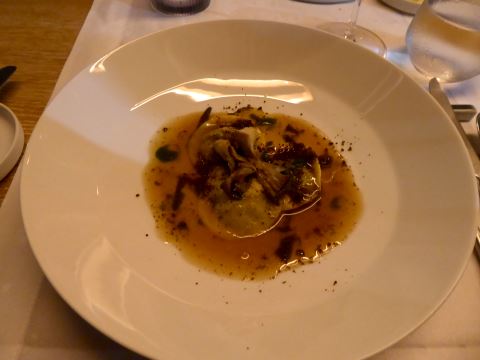 Raviolis aux bolets, jus aux champignons