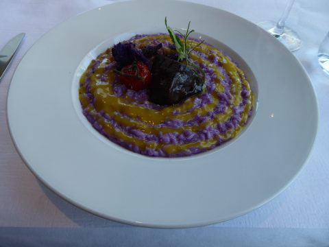 Risotto viola con brasato di guanciadi manzo e ristretto di zucca