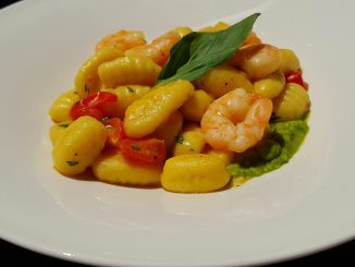 Gnocchi aux crevettes et crème de petit-pois