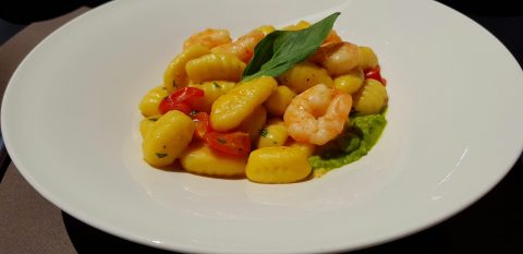 Restaurant L’Ingrédient - Onnens : Gnocchi aux crevettes et crème de petit-pois
