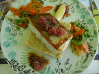 Dos de cabillaud à l’huile d’olive, vierge de pomelos à la coriandre, boulgour aux légumes