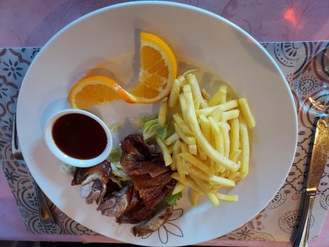 Restaurant Golden Dragon, Forel
